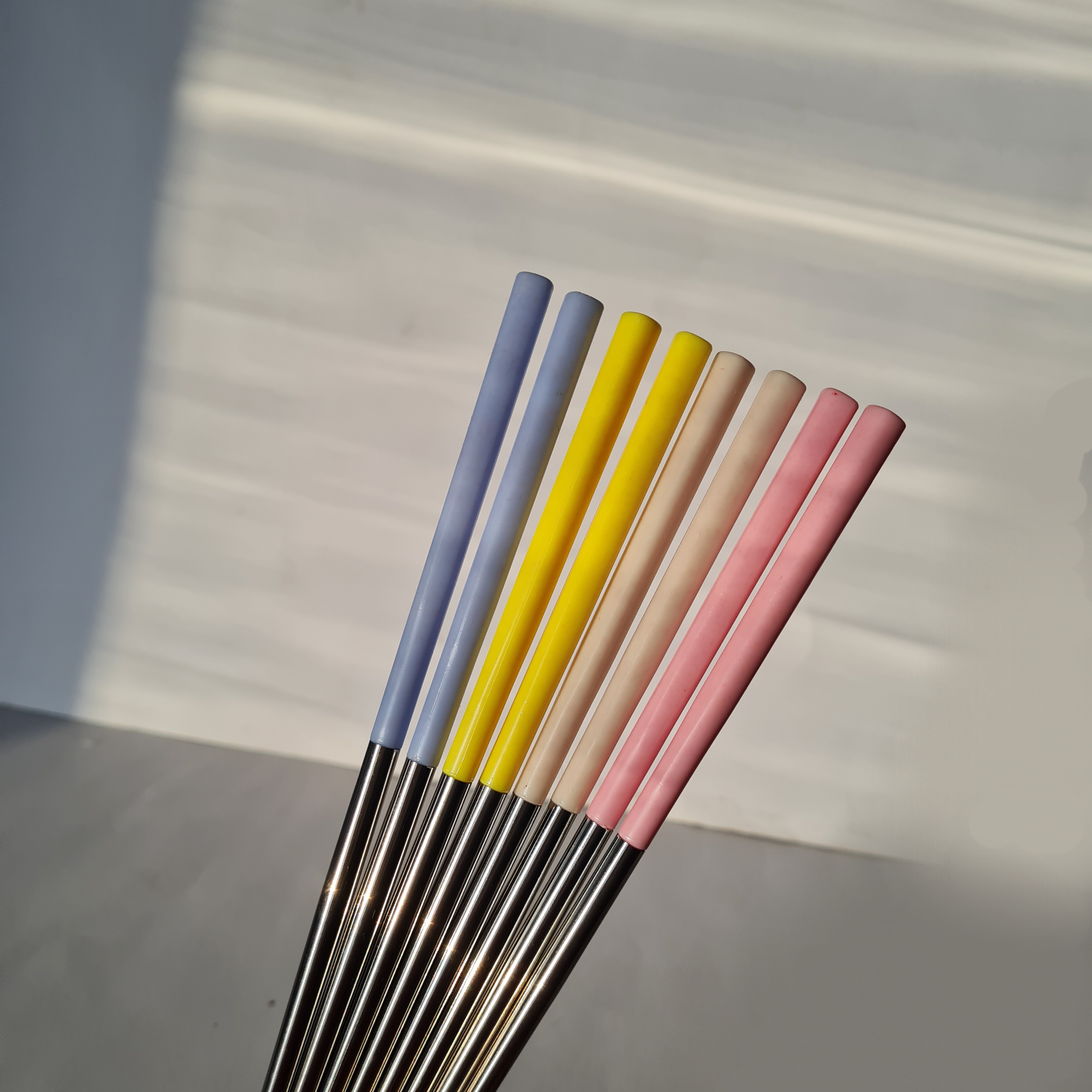 چاپستیک استیل با دسته رنگی صورتی ، ابی ، زرد و صدفی
